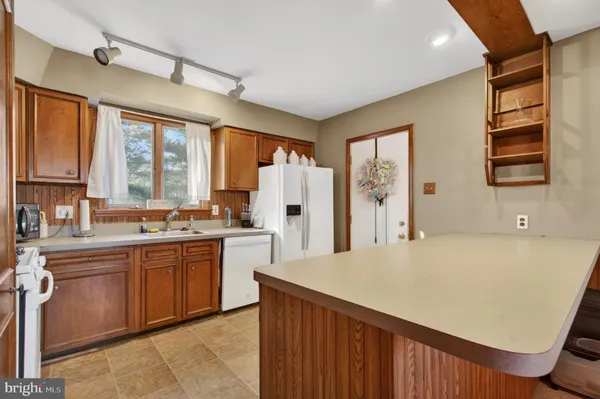 $275,000 | 106 Lakeside Drive, Glassboro, NJ 08028