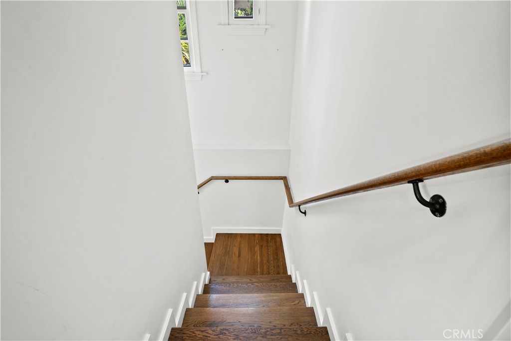 2559 Corralitas Drive Silver Lake, CA 90039 - Photo 34 of 54 a view of entryway