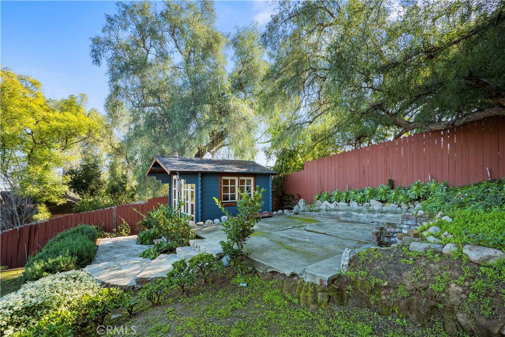 2559 Corralitas Drive Silver Lake, CA 90039 - Photo 49 of 54 a backyard of a house with plants and large tree