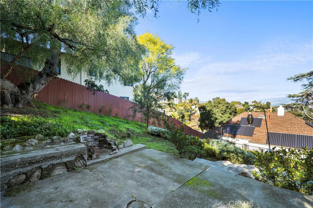 2559 Corralitas Drive Silver Lake, CA 90039 - Photo 51 of 54 a view of a garden with an outdoor seating
