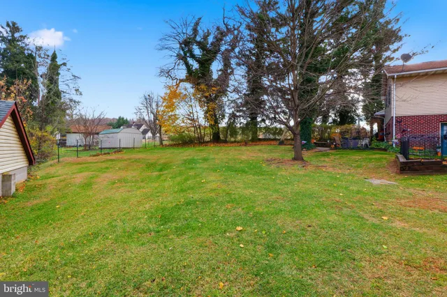 a view of a yard with a house in the background