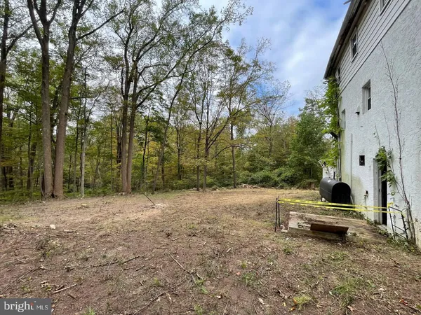 a house view with a backyard space