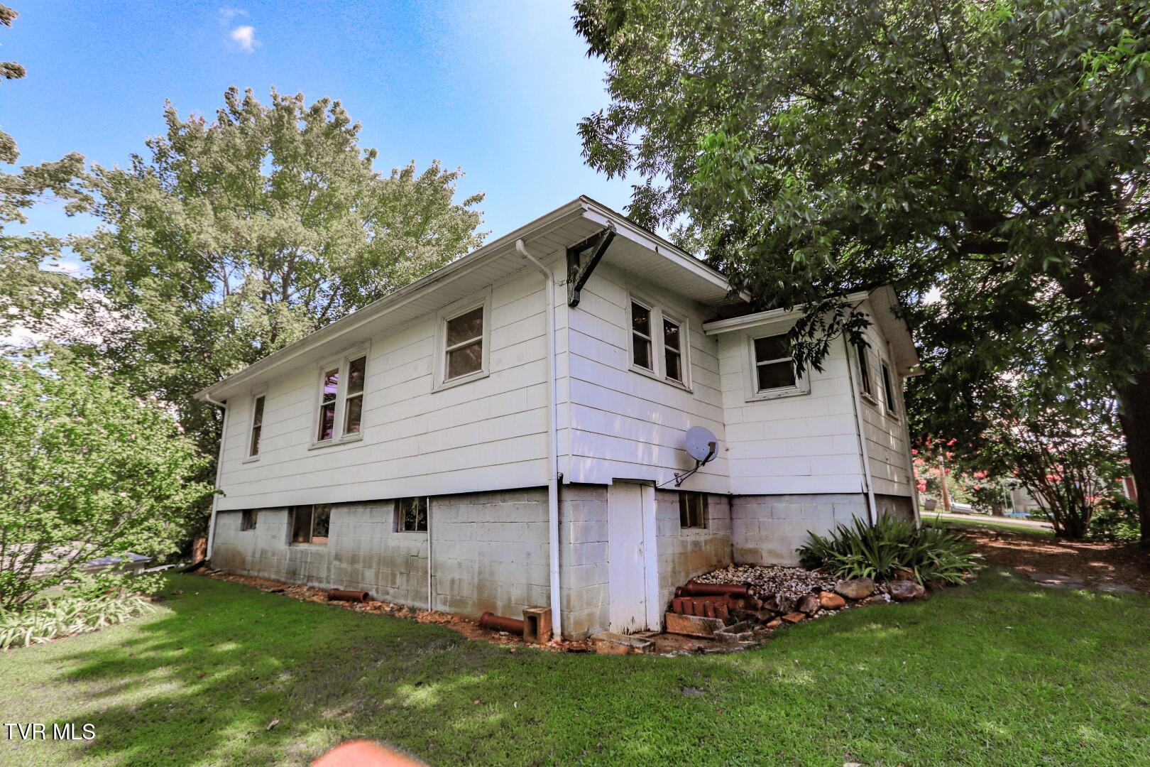 141 Hiola Street Newport, TN 37821 - Photo 8 of 42 7