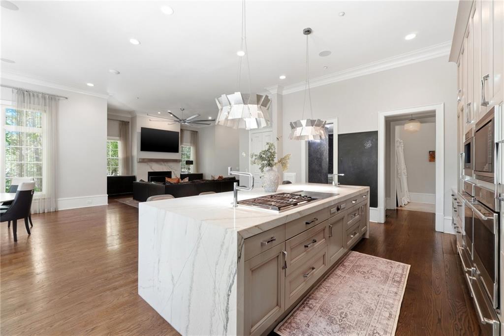 218 Londonberry Road Northwest Atlanta, GA 30327 - Photo 15 of 81