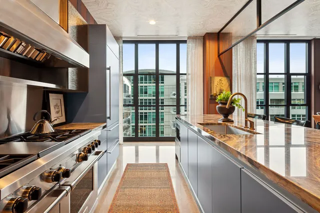 $3,650,000 | 900 West Washington Boulevard, Unit 802, Chicago, IL 60607