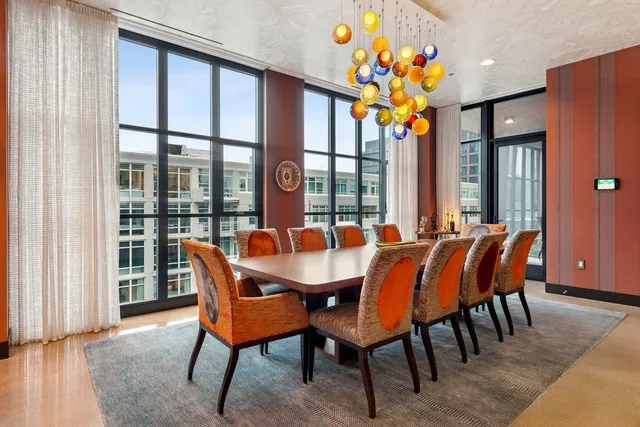 $3,650,000 | 900 West Washington Boulevard, Unit 802, Chicago, IL 60607