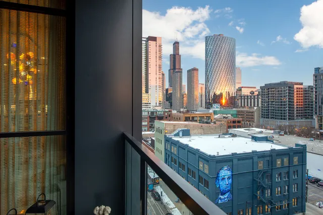 $3,650,000 | 900 West Washington Boulevard, Unit 802, Chicago, IL 60607