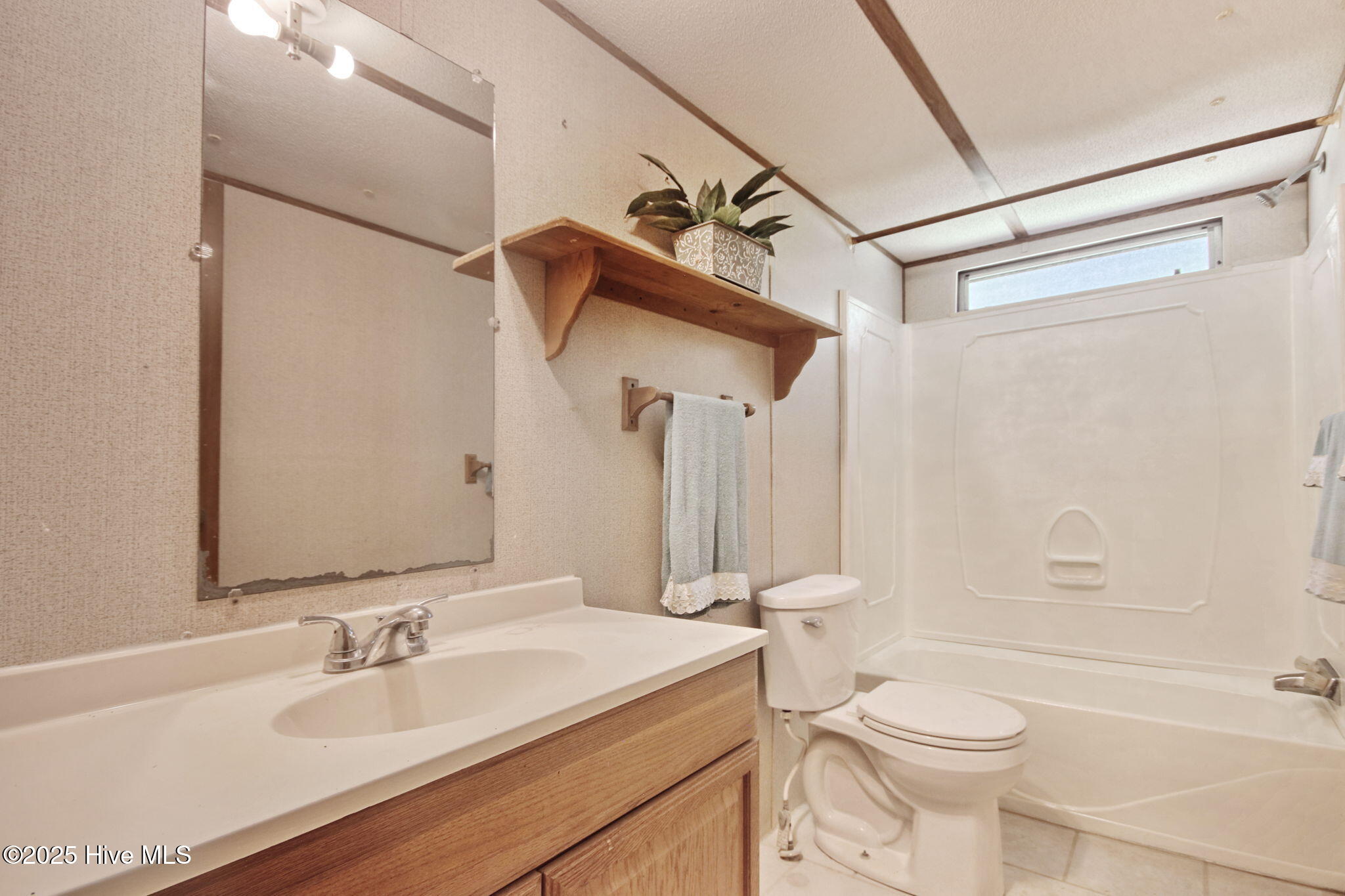 6952 Reed Trail Northwest Ocean Isle Beach, NC 28469 - Photo 13 of 25 Nice Guest Bathroom!