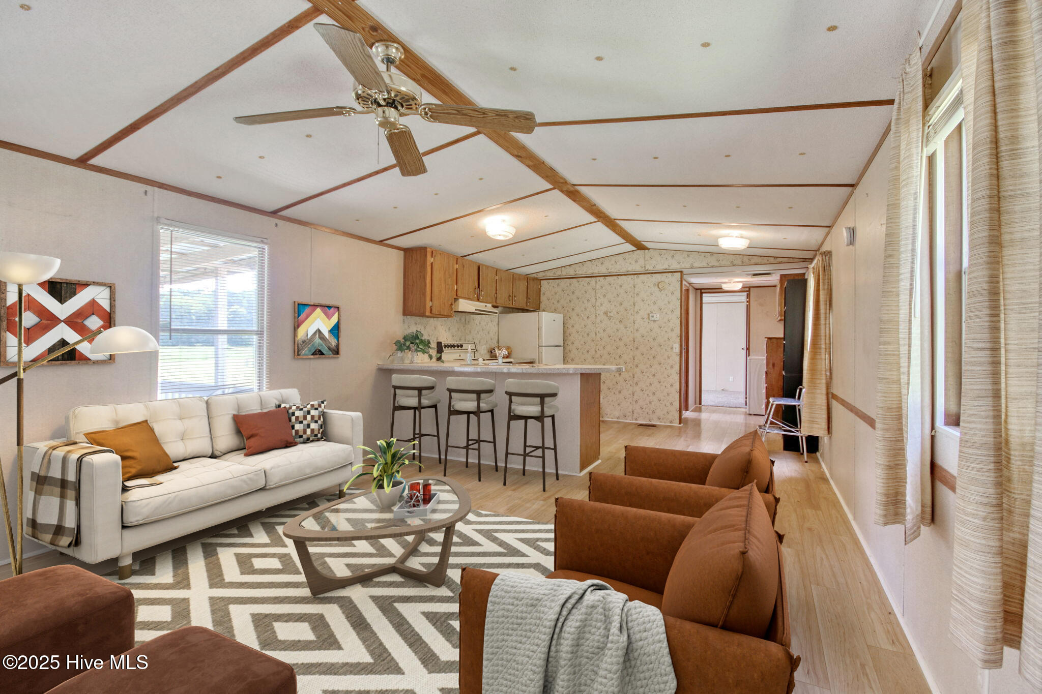 6952 Reed Trail Northwest Ocean Isle Beach, NC 28469 - Photo 2 of 25 Light and bright Living Room