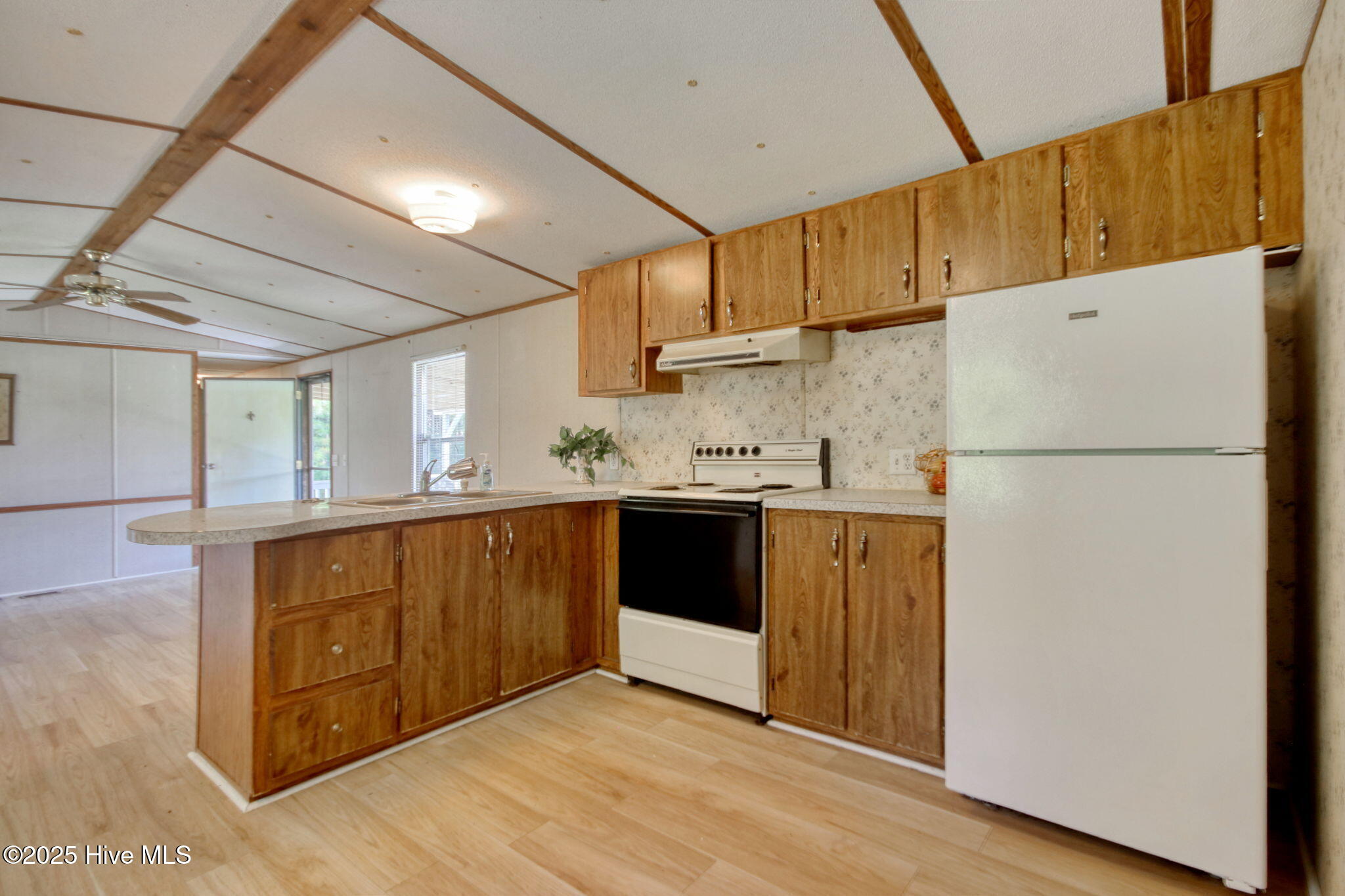 6952 Reed Trail Northwest Ocean Isle Beach, NC 28469 - Photo 4 of 25 Nice functional kitchen
