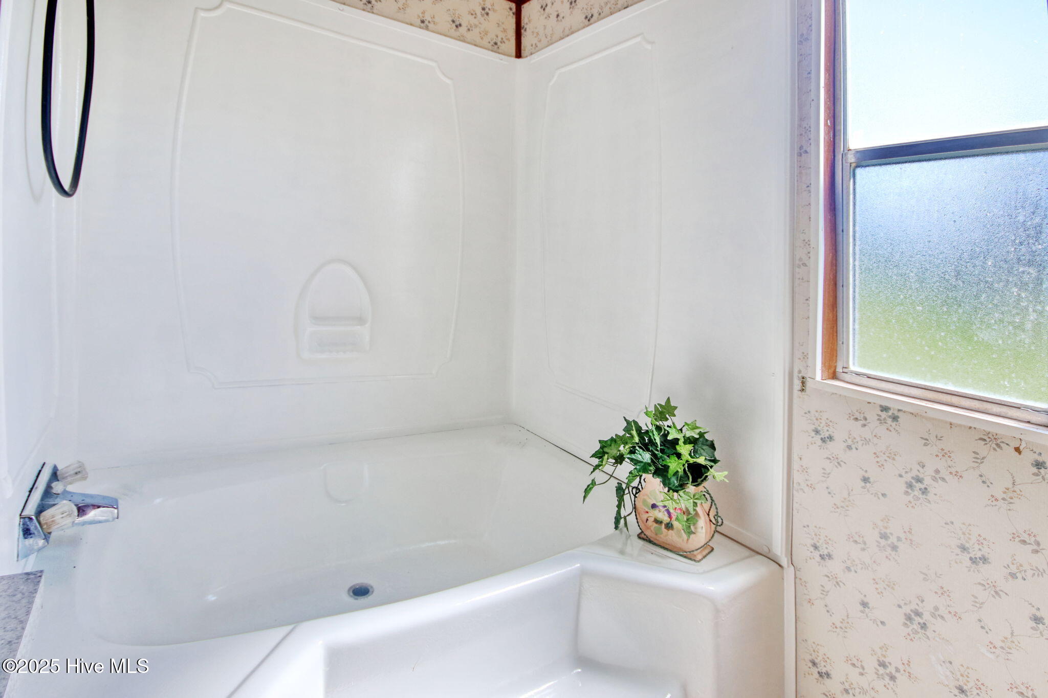 6952 Reed Trail Northwest Ocean Isle Beach, NC 28469 - Photo 10 of 25 Master Tub!