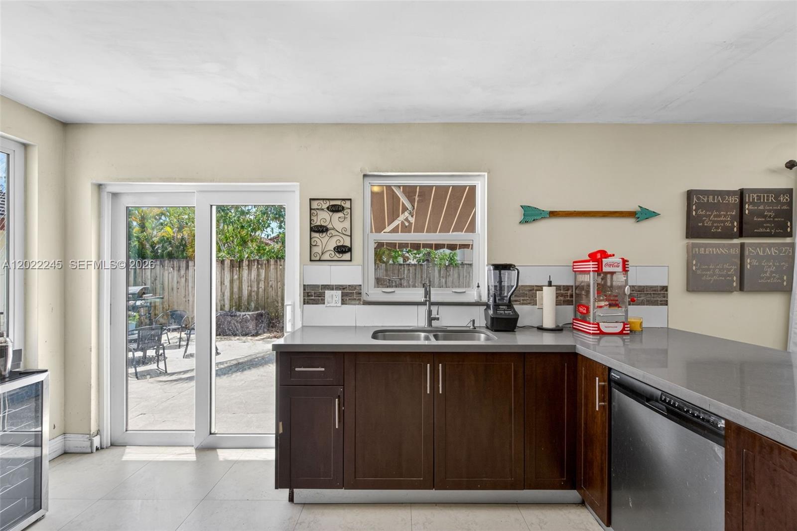 15530 Southwest 59th Street Miami, FL 33193 - Photo 14 of 58