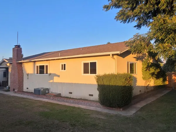 a view of house with backyard