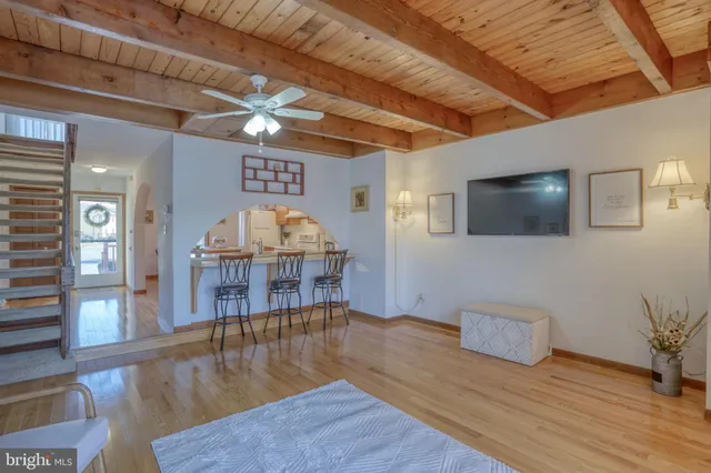 a view of a livingroom with furniture