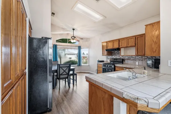 $379,900 | 1607 North Sol Court, Visalia, CA 93292