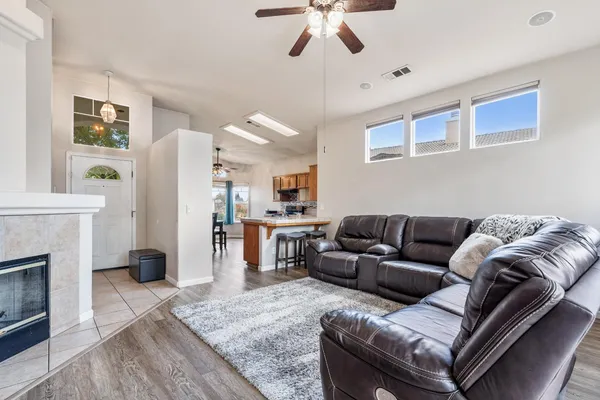 $379,900 | 1607 North Sol Court, Visalia, CA 93292