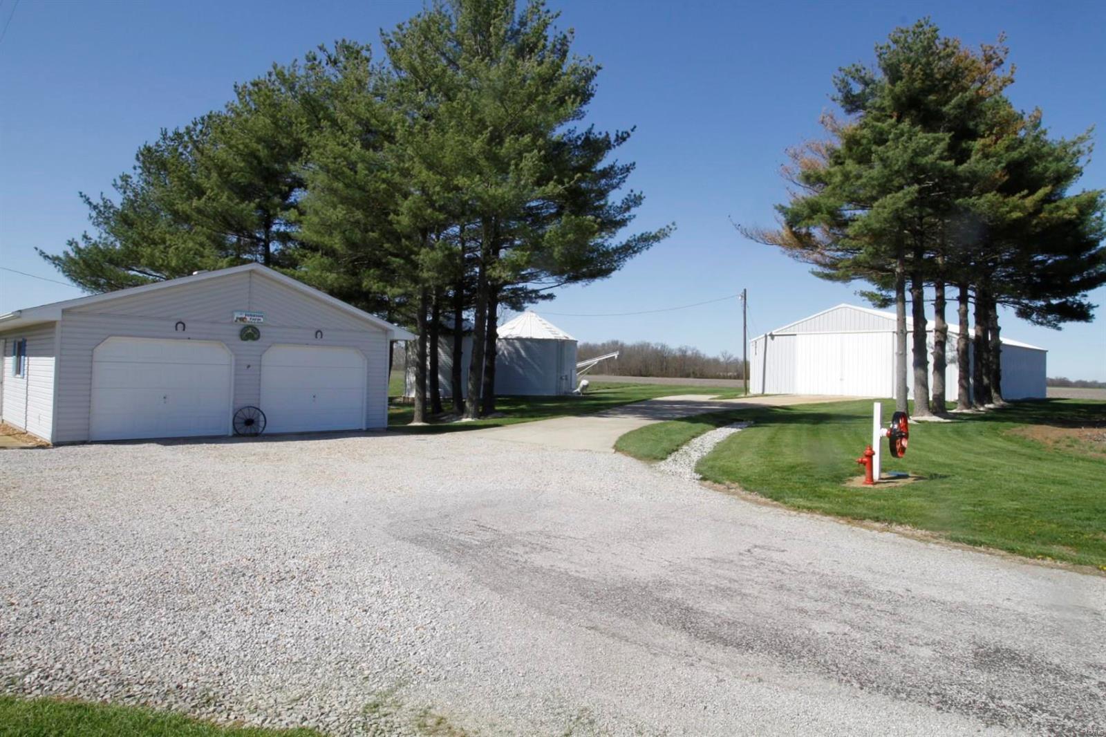 6700 Cecil Road Patoka, IL 62875 - Photo 11 of 64
