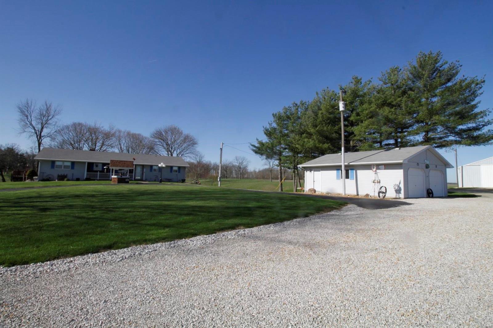 6700 Cecil Road Patoka, IL 62875 - Photo 12 of 64