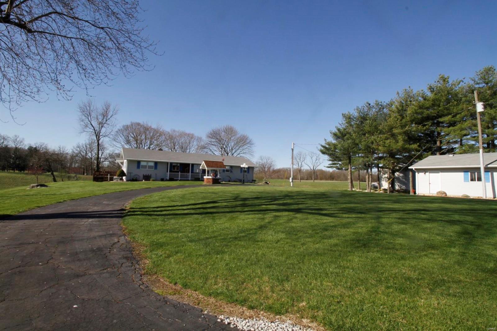 6700 Cecil Road Patoka, IL 62875 - Photo 13 of 64