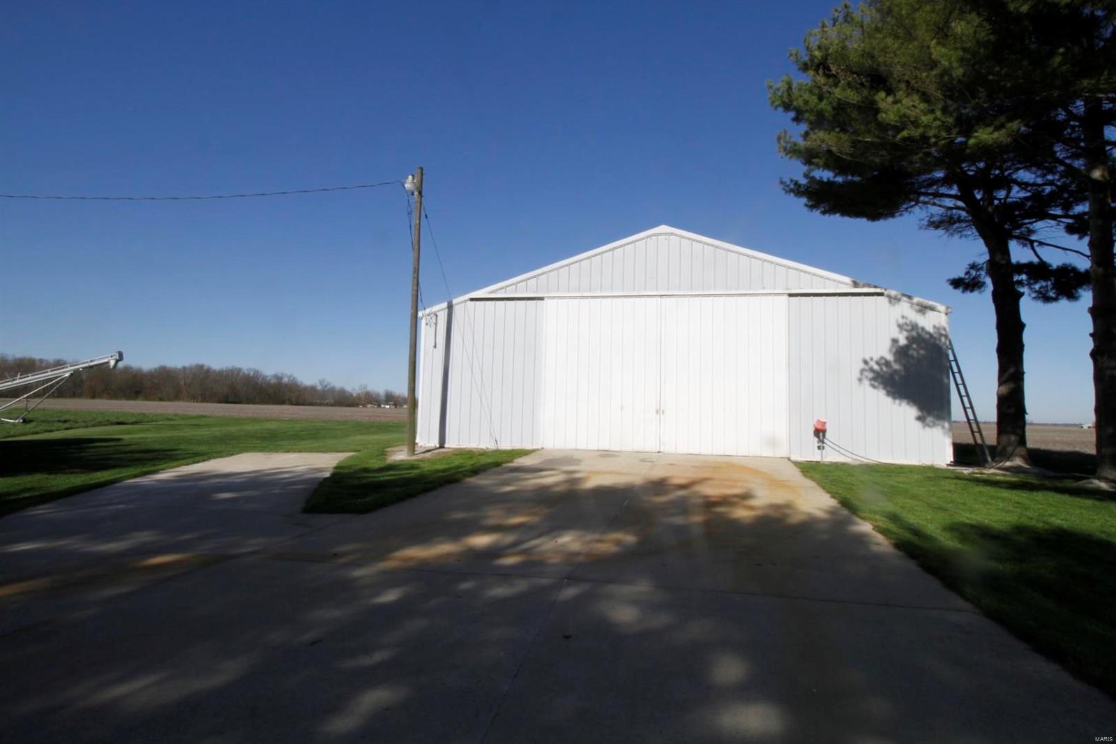 6700 Cecil Road Patoka, IL 62875 - Photo 15 of 64