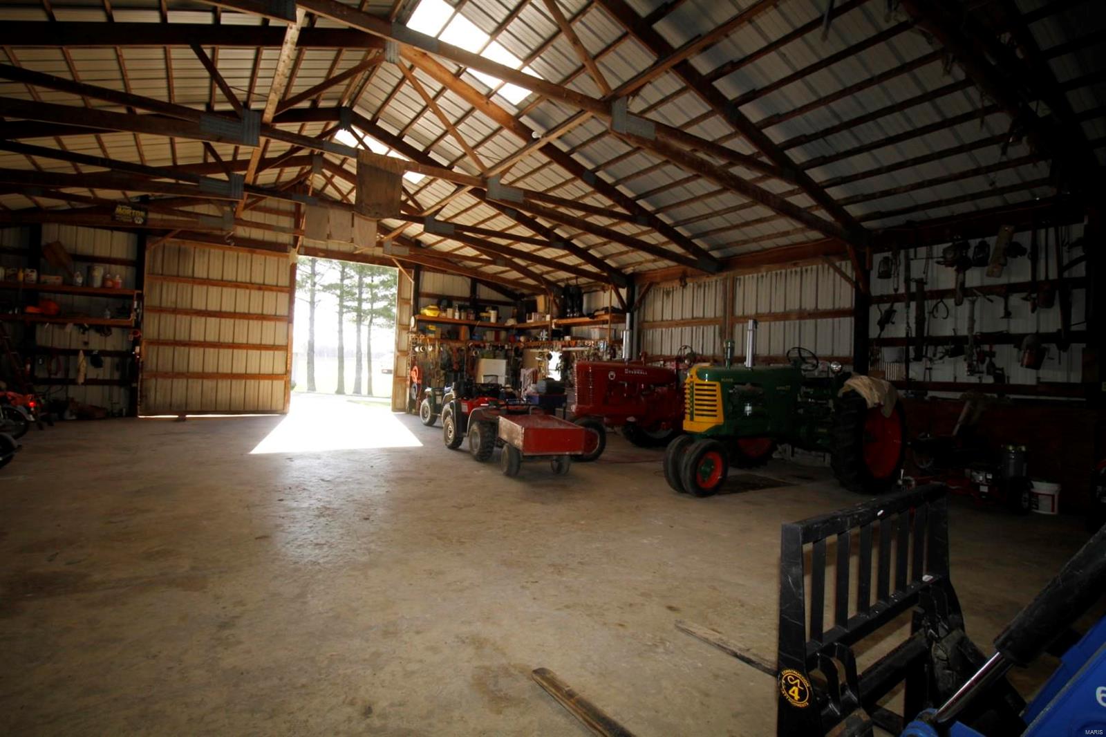 6700 Cecil Road Patoka, IL 62875 - Photo 17 of 64