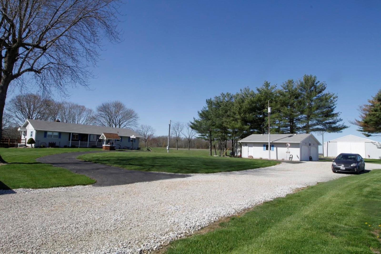 6700 Cecil Road Patoka, IL 62875 - Photo 9 of 64