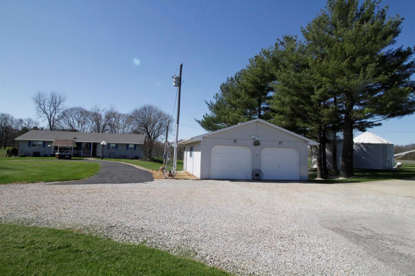 6700 Cecil Road Patoka, IL 62875 - Photo 10 of 64