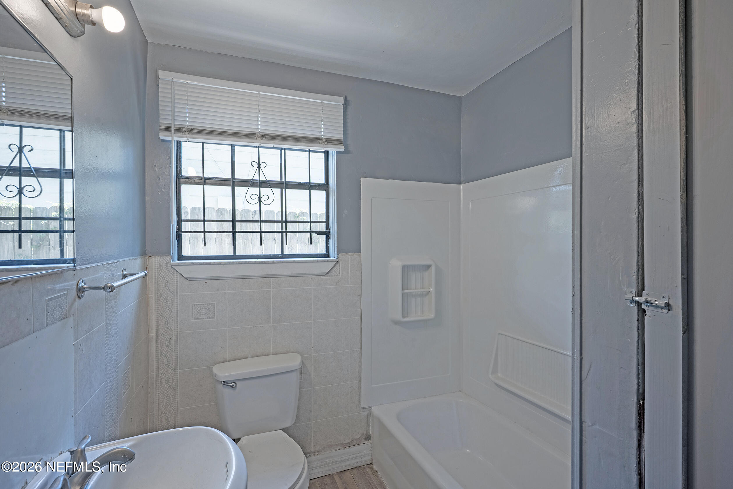 4114 Moncrief Road Jacksonville, FL 32209 - Photo 17 of 42 a bathroom with a toilet a sink and bathtub