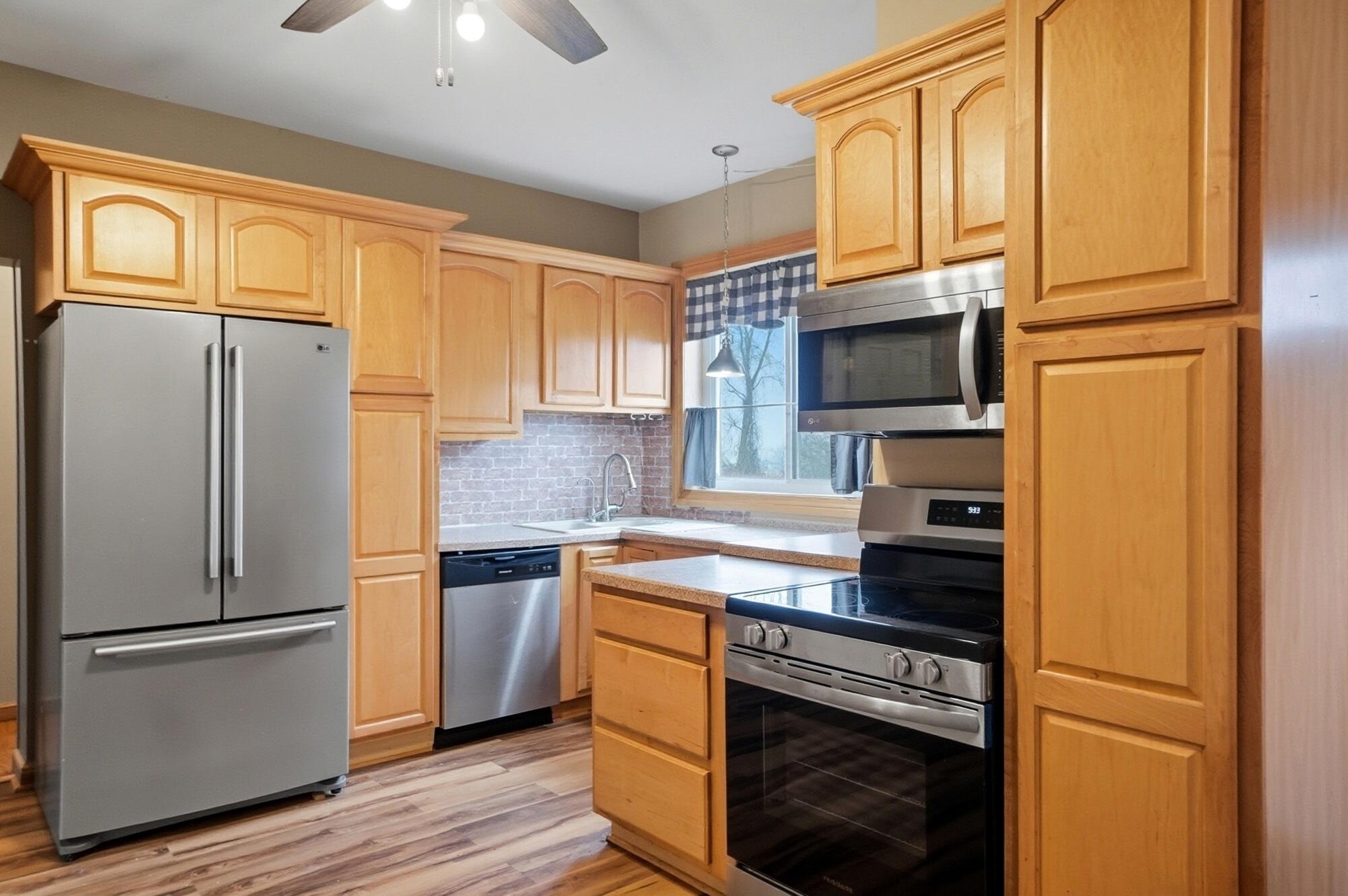 4840 Tschopp Road Northeast Lancaster, OH 43130 - Photo 17 of 58 Kitchen - 4840 Tschopp Road NE, Lancaster, OH 43130