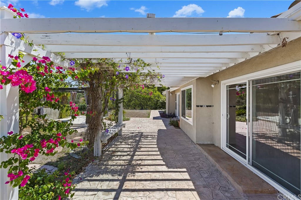 11056 Orchard View Lane Riverside, CA 92503 - Photo 15 of 56