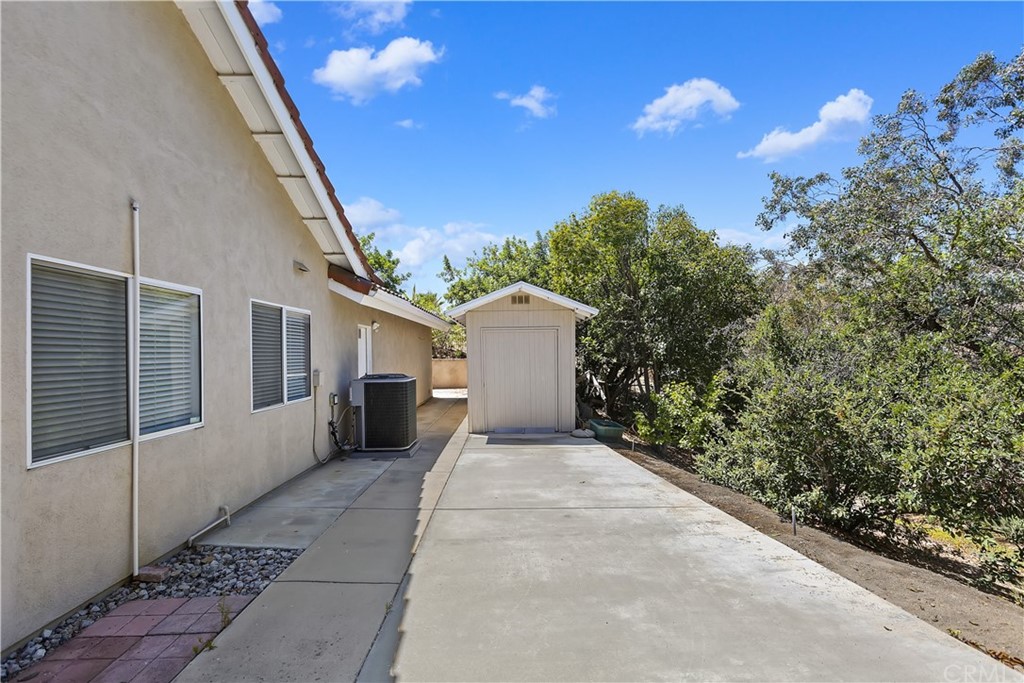 11056 Orchard View Lane Riverside, CA 92503 - Photo 8 of 56