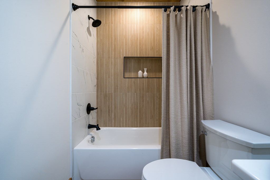221 Goldmine Road Morganton, GA 30560 - Photo 42 of 51 a bathroom with a toilet and a bathtub