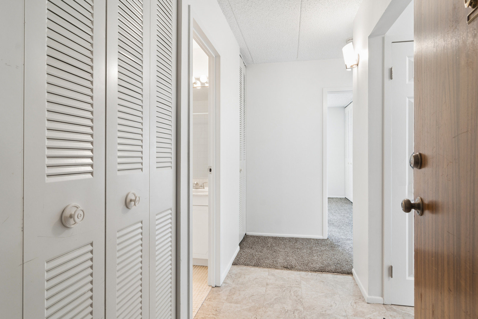 9701 North Dee Road, Unit 6N Niles, IL 60714 - Photo 3 of 13 a bathroom with a shower