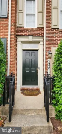 a view of entryway front of house