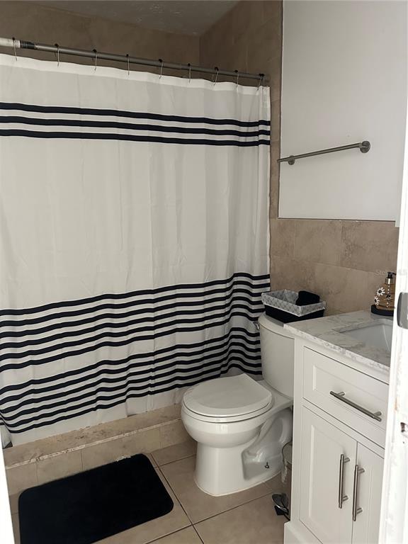 1909 West Green Street Tampa, FL 33607 - Photo 6 of 9 a bathroom with a toilet a sink and mirror