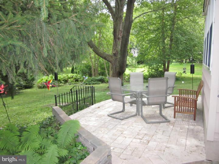 263 Hillcrest Road Wayne, PA 19087 - Photo 11 of 24 Patio