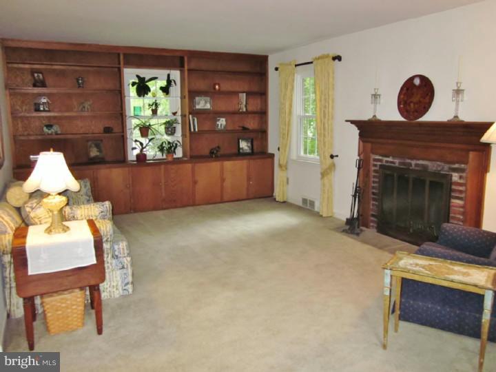 263 Hillcrest Road Wayne, PA 19087 - Photo 3 of 24 Living Room