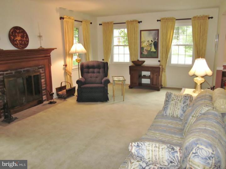 263 Hillcrest Road Wayne, PA 19087 - Photo 4 of 24 Living Room