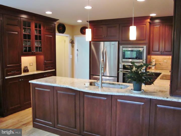 263 Hillcrest Road Wayne, PA 19087 - Photo 6 of 24 Kitchen