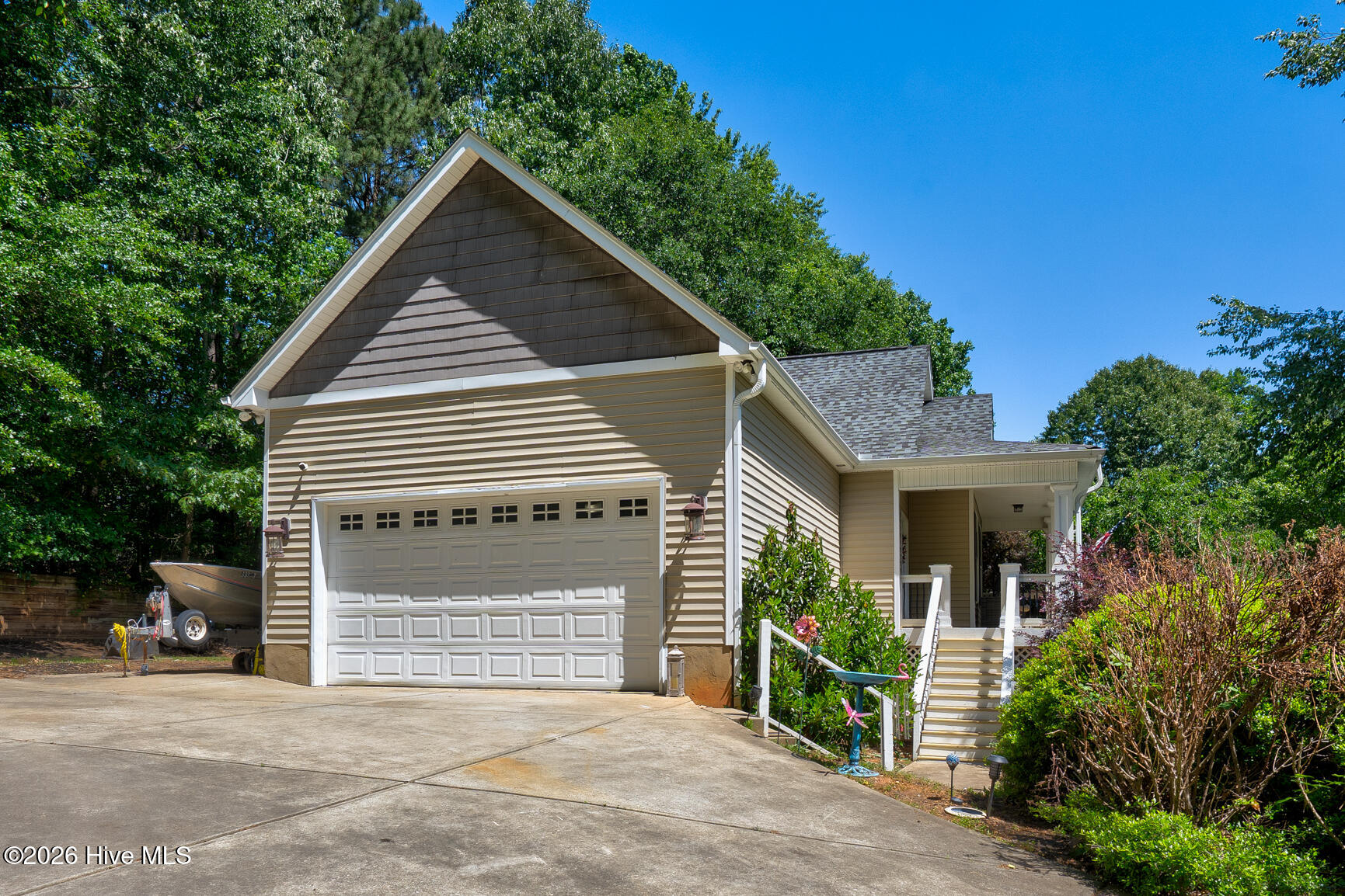 1604 Red Brick Road Garner, NC 27529 - Photo 3 of 40 004-1604RedBrickRoad-Garner-NC-27529-FUL