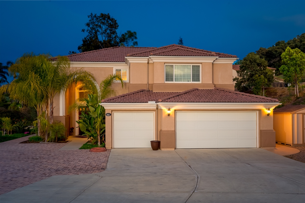 941 Bellagio Road Escondido, CA 92027 - Photo 2 of 25 Gallery Image 2