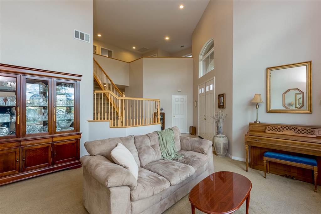 941 Bellagio Road Escondido, CA 92027 - Photo 12 of 25 Gallery Image 12