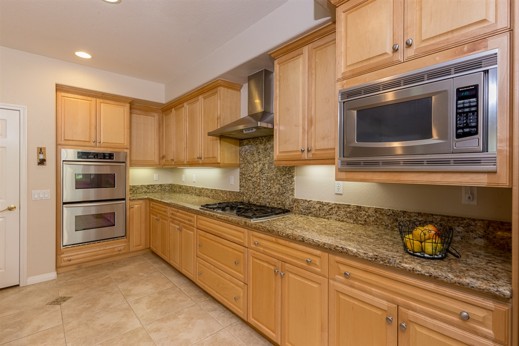 941 Bellagio Road Escondido, CA 92027 - Photo 15 of 25 Gallery Image 15