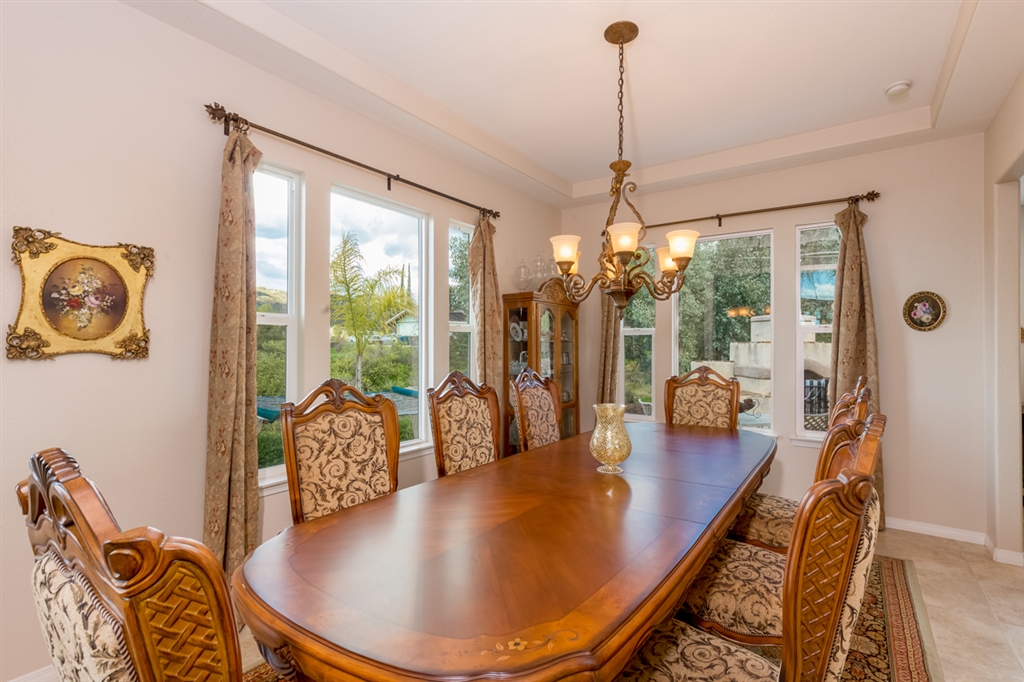 941 Bellagio Road Escondido, CA 92027 - Photo 16 of 25 Gallery Image 16
