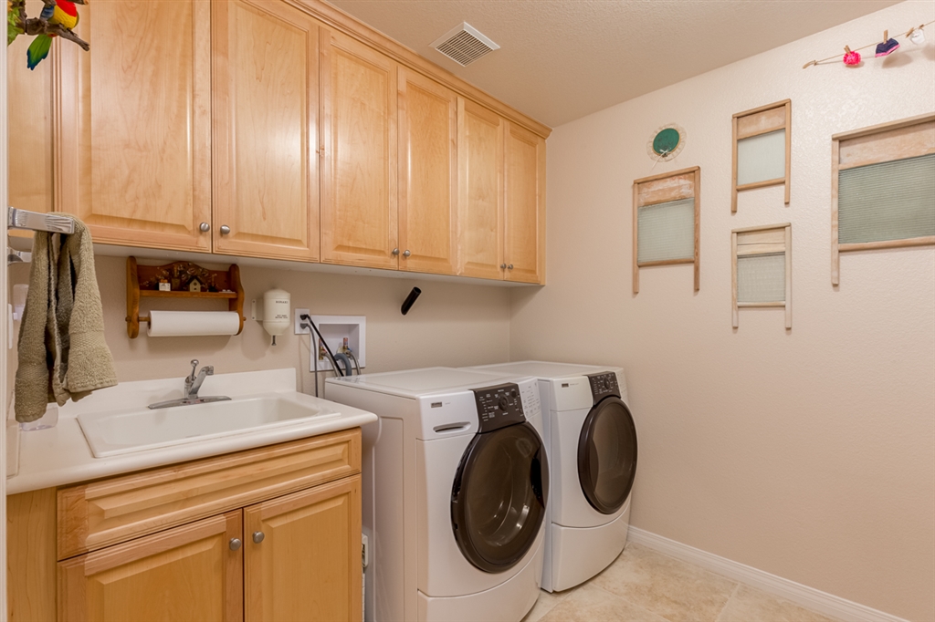 941 Bellagio Road Escondido, CA 92027 - Photo 18 of 25 Gallery Image 18