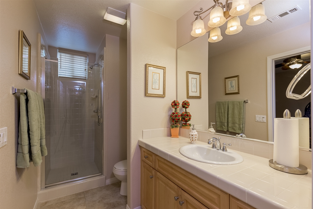 941 Bellagio Road Escondido, CA 92027 - Photo 19 of 25 Gallery Image 19