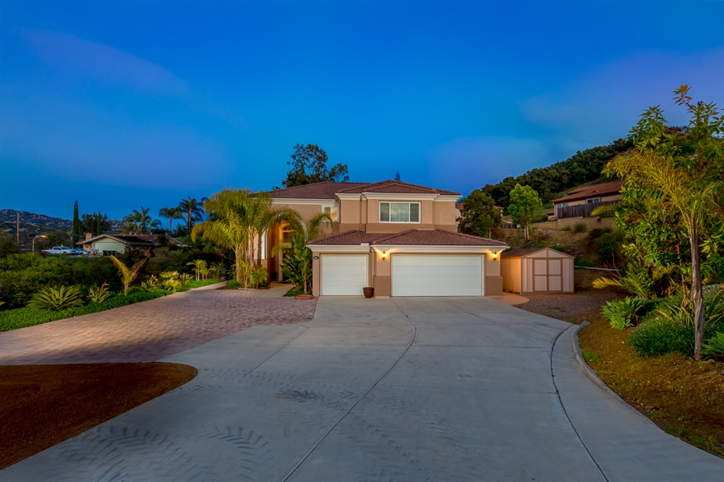 941 Bellagio Road Escondido, CA 92027 - Photo 3 of 25 Gallery Image 3