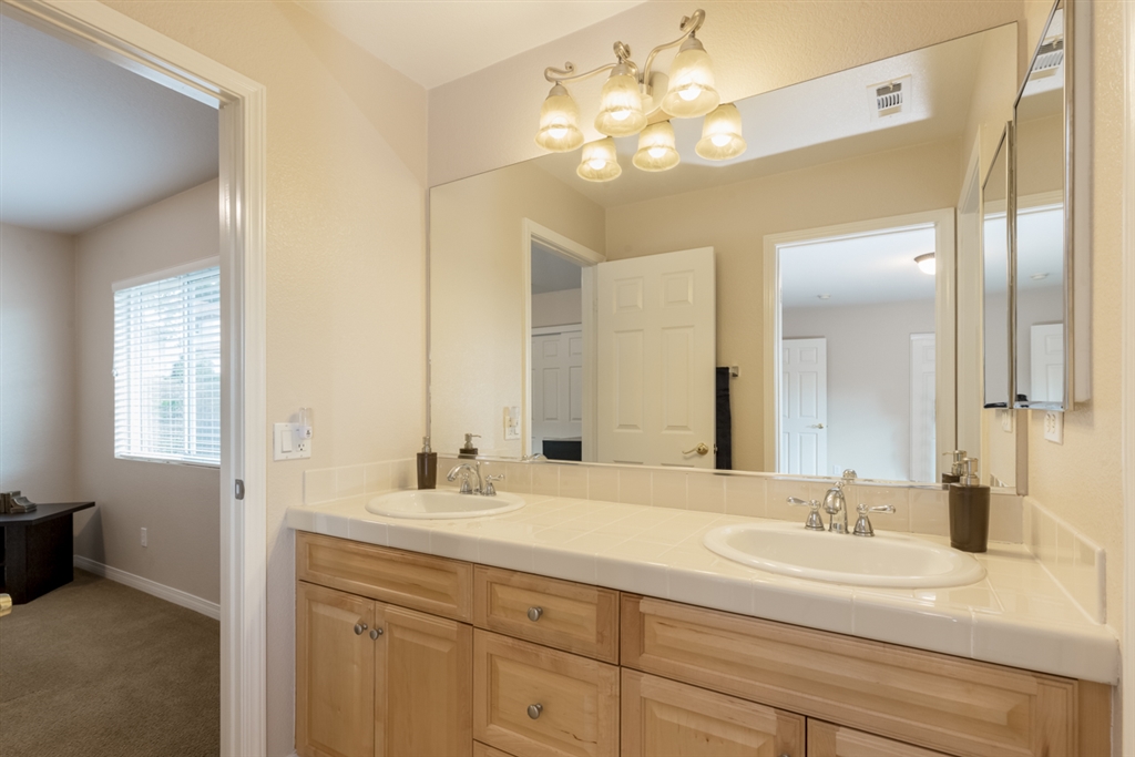 941 Bellagio Road Escondido, CA 92027 - Photo 23 of 25 Gallery Image 23