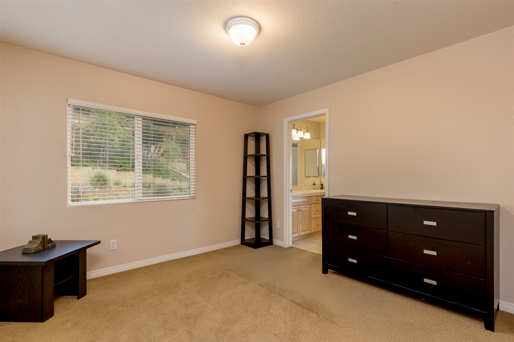 941 Bellagio Road Escondido, CA 92027 - Photo 24 of 25 Gallery Image 24