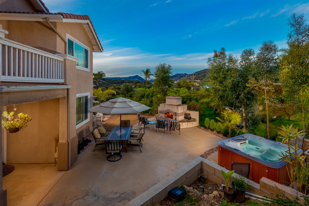 941 Bellagio Road Escondido, CA 92027 - Photo 4 of 25 Gallery Image 4